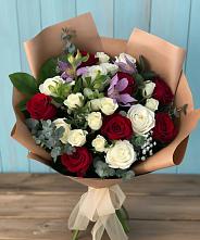 Букет цветов из:  Розы и Альстромерии #REPLACE_PRED# Колодезном