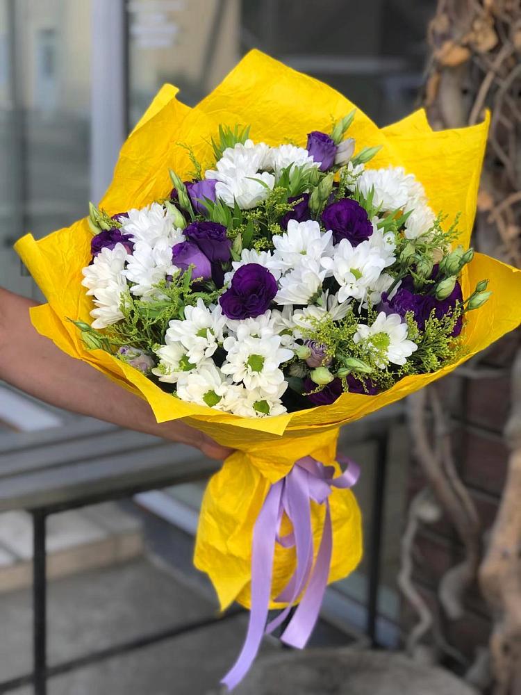 Букет цветов из: Ирисы, Хризантемы и Ромашки в Колодезном