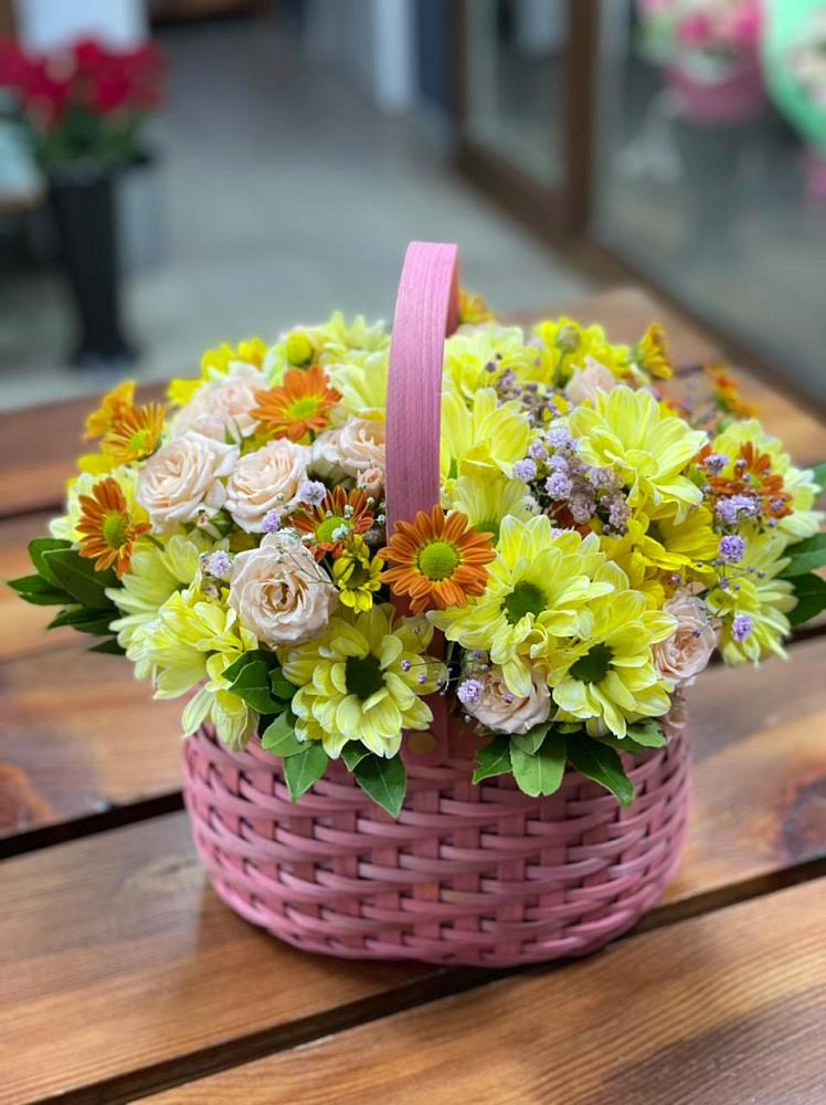 Цветочная композиция из Хризантемы и Розы в корзине в Колодезном