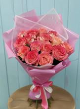 Букет 15 Розовых роз Равель #REPLACE_PRED# Колодезном