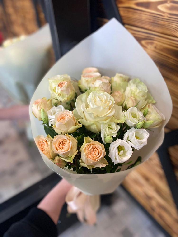 Букет цветов из: Розы и Лизиантусы в Колодезном